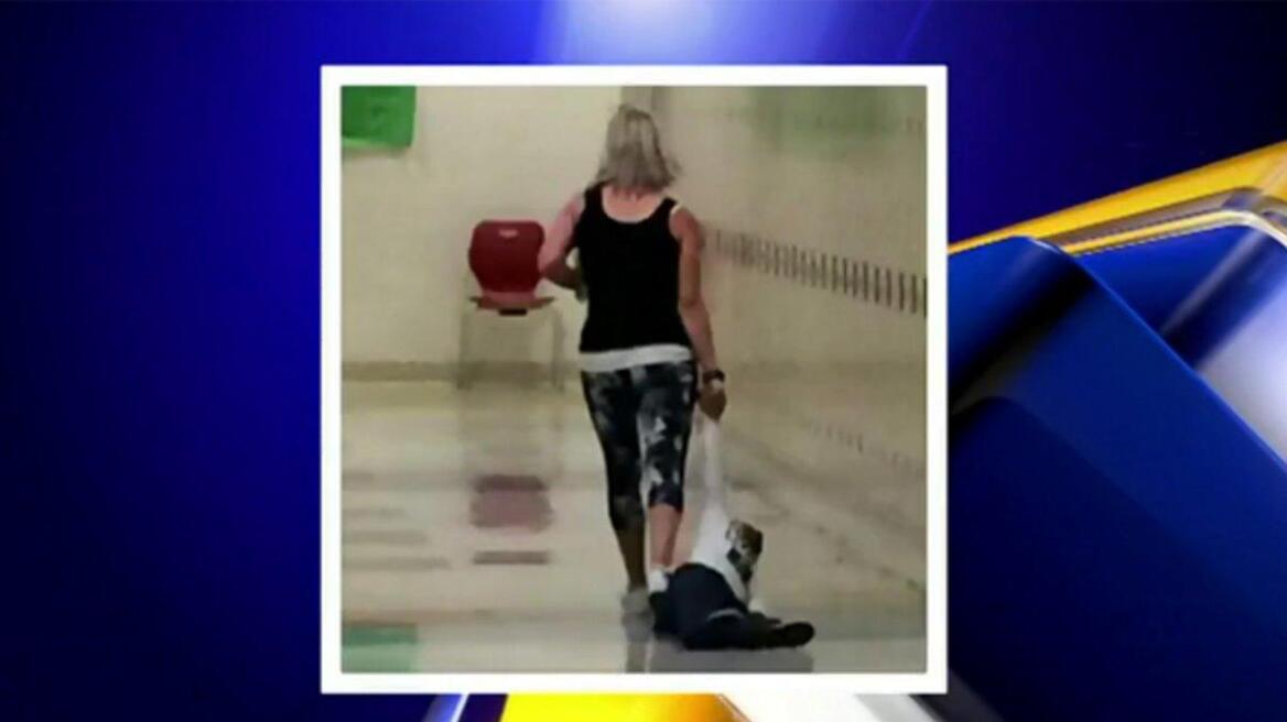 Φωτογραφία: Απολύθηκε η δασκάλα που έσερνε νήπιο στο πάτωμα